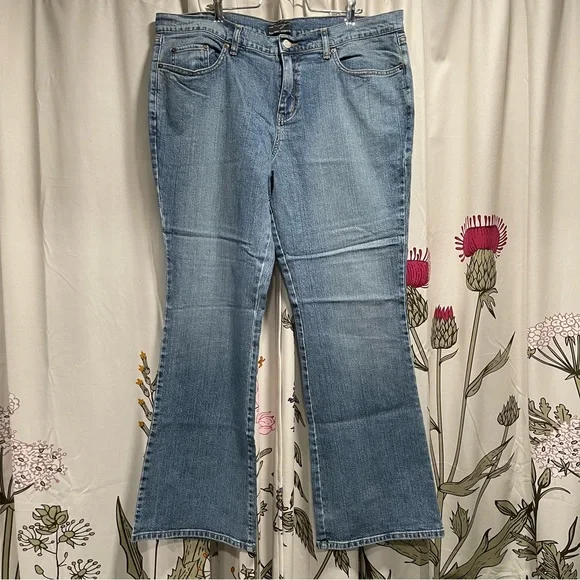 New York & Company Denim Blue Jeans Average Bootcut Size 18 - Picture 2 of 12